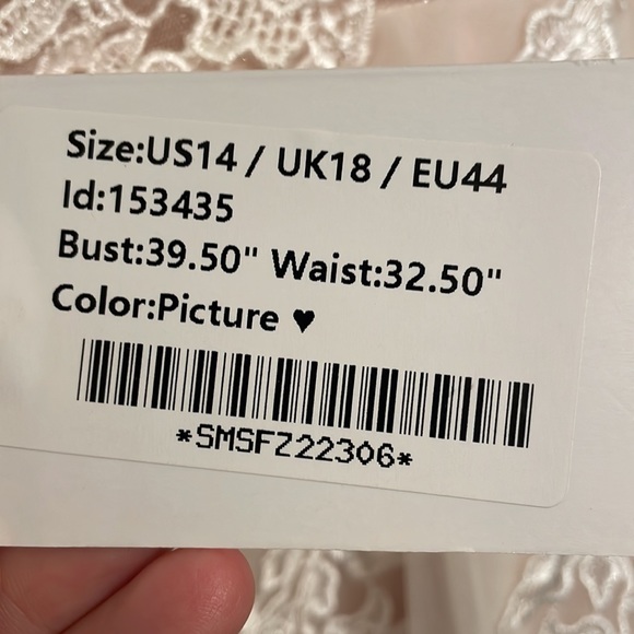 WEDDING DRESS - Picture 13 of 13